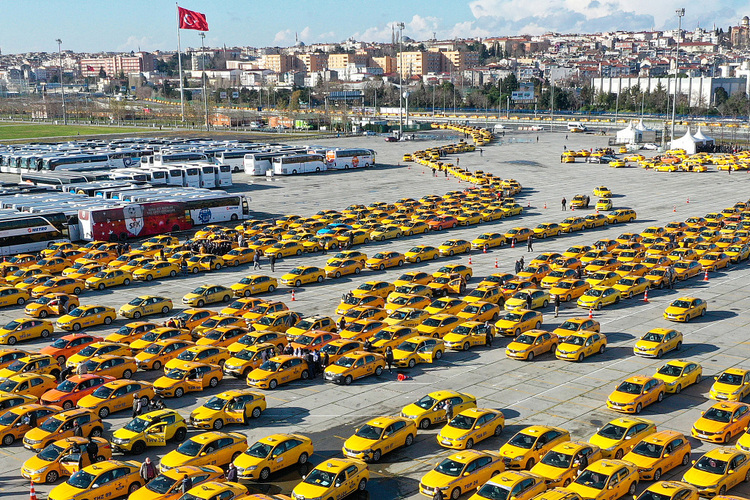 英媒：一张车牌21.4万英镑，伊斯坦布尔出租车行业的“黑暗世界”